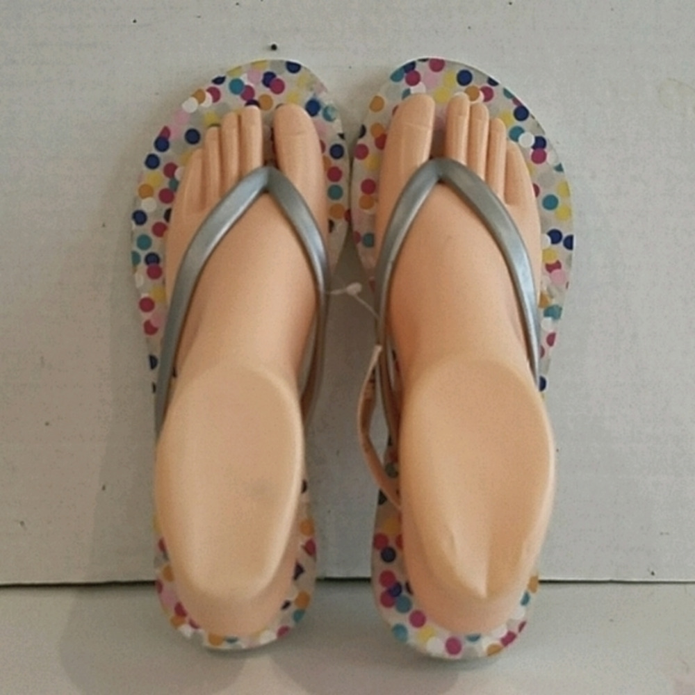 NEW -‎ LESPORTSAC SILVER FLIP FLOPS (sz 7/8)